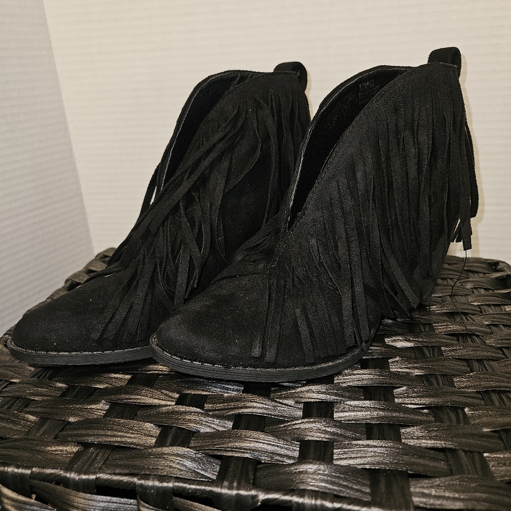 Coconuts by Matisse  black faux suede lambert boots Size 6M Approx 3 inch heel